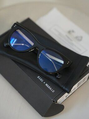 Anthropologie Zigi and marais readers +1.00 mag. Frida NWT black in box w/ case